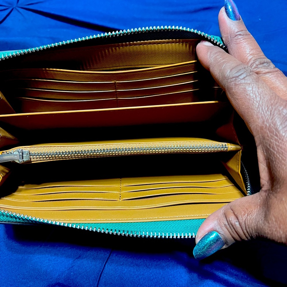 Medium Coach zip wallet